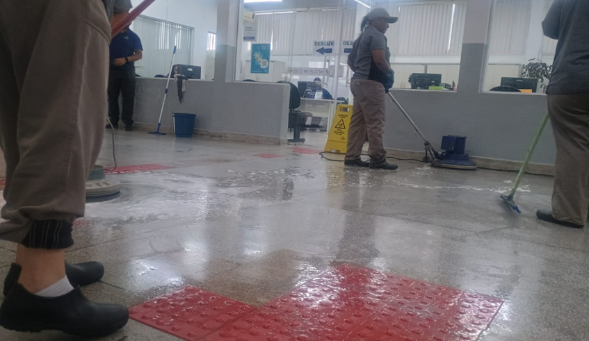 Mutirão começou nesta terça-feira (18/11) no Terminal Central, que recebeu trabalho de limpeza detalhada, tanto dentro quanto fora do espaço (Divulgação/PMMC)