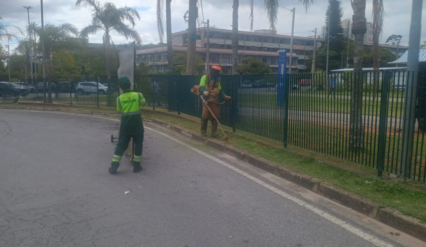 Área externa do Terminal Estudantes também foi cuidada, com limpeza e organização para receber bem os passageiros (Divulgação/PMMC)