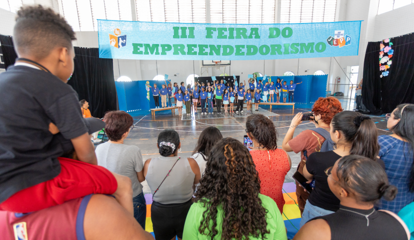 Pais e responsáveis estão participando da iniciativa "ETI de Portas Abertas", que apresenta o trabalho realizado durante o ano pelas escolas municipais que fazem parte do programa Escola de Tempo Integral. . . .