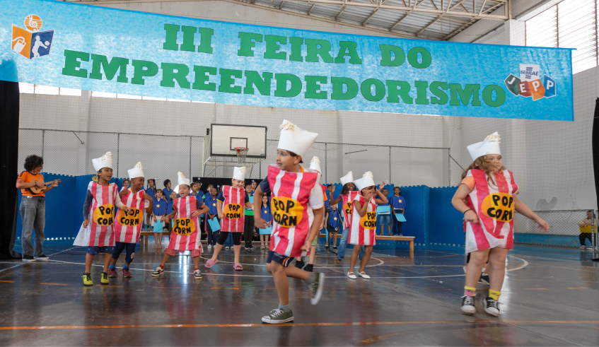 Os alunos do CEMPRE Oswaldo Regino Ornellas realizaram apresentações de dança para a comunidade na ETI de Portas Abertas. (Divulgação/PMMC)