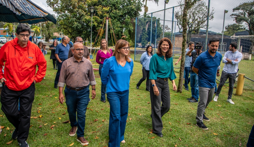 Durante a vistoria, a prefeita Mara Bertaiolli destacou a importância da preservação da área para a prática de atividades esportivas e de lazer pela população (Divulgação/PMMC)