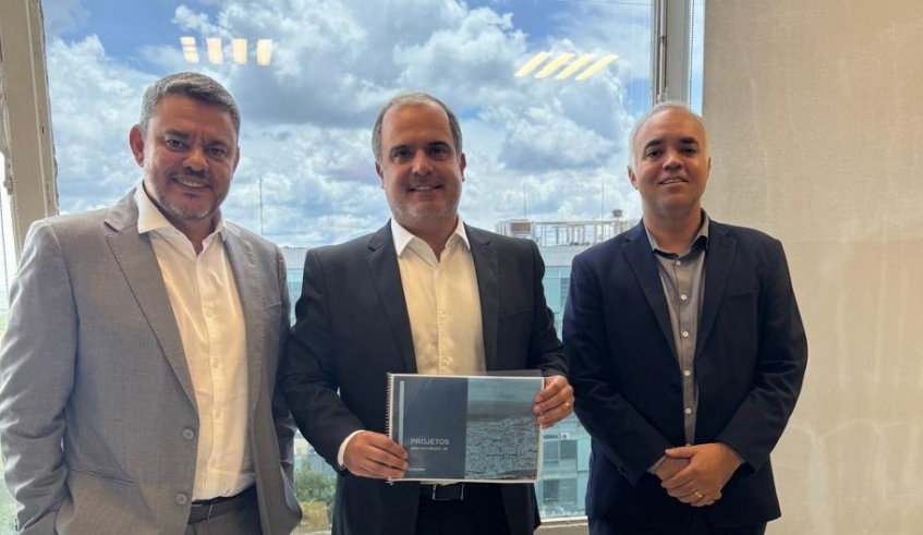 O vice-prefeito Teo Cusatis discutiu projetos para Mogi das Cruzes com o secretário-executivo adjunto do Ministério das Cidades, Antonio Vladimir Moura Lima (Divulgação/PMMC)