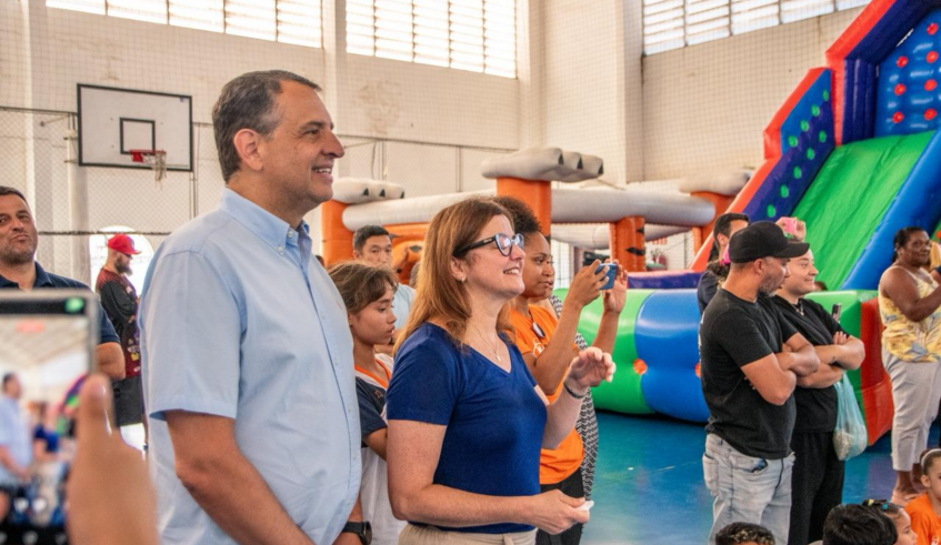 A prefeita Mara Bertaiolli e o conselheiro e corregedor do TCESP, Marco Aurelio Bertaiolli acompanharam as atrações da programação. (Divulgação/PMMC)