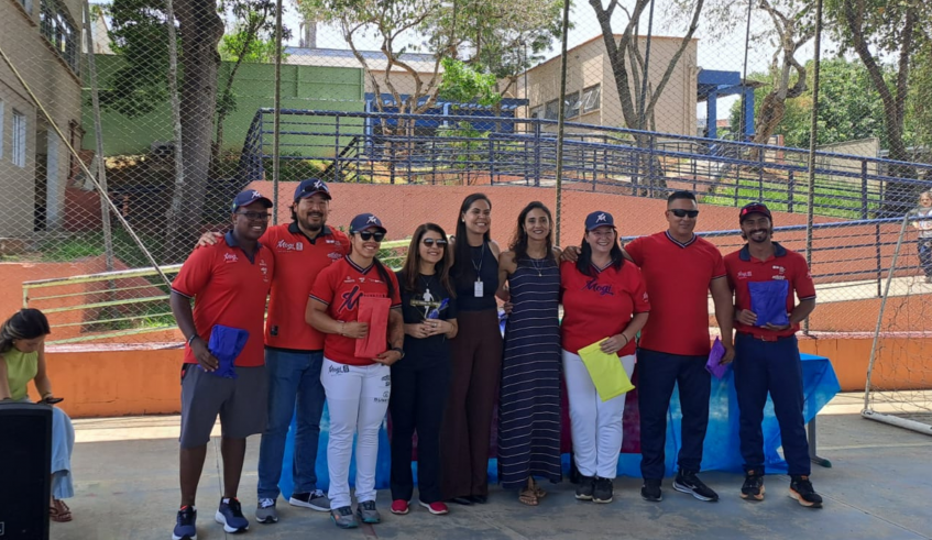 O encerramento reuniu a equipe do projeto Mogi Beisebol para Todos, a gestão da unidade escolar e o Departamento Pedagógico (Deped) da Secretaria de Educação. (Divulgação/PMMC)