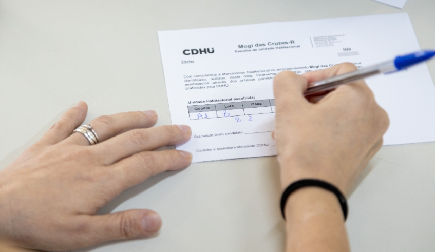 Em ordem definida por sorteio, famílias puderam selecionar as unidades que vão ocupar dentro do Condomínio Mogi R, no Conjunto Jefferson (Divulgação/ PMMC)