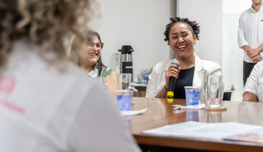 Prefeita Mara Bertaiolli e equipe da Assistência Social certificaram nesta quarta-feira mais 6 Famílias Acolhedoras que foram habilitadas pelo Serviço (Divulgação/ PMMC)