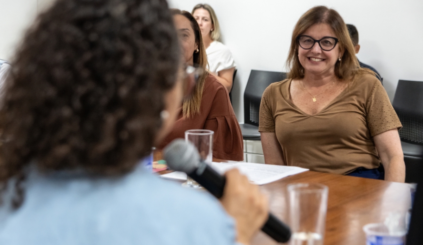 Prefeita Mara Bertaiolli e equipe da Assistência Social certificaram nesta quarta-feira mais 6 Famílias Acolhedoras que foram habilitadas pelo Serviço (Divulgação/ PMMC)