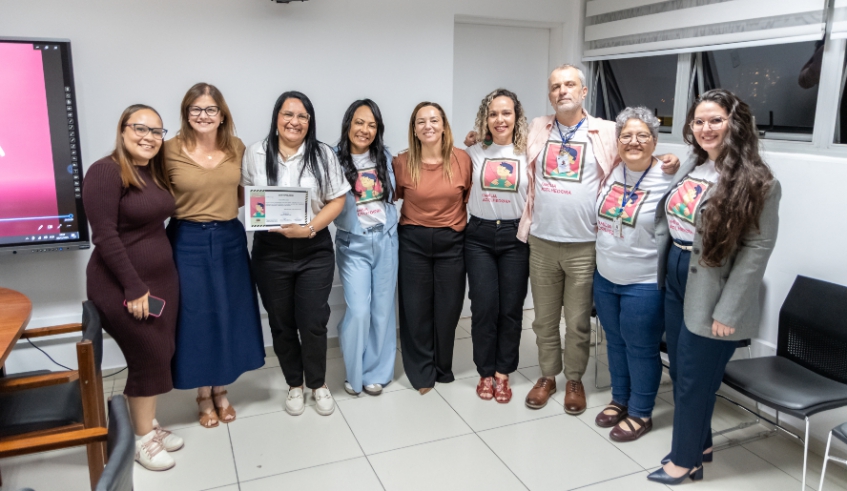 Prefeita Mara Bertaiolli e equipe da Assistência Social certificaram nesta quarta-feira mais 6 Famílias Acolhedoras que foram habilitadas pelo Serviço (Divulgação/ PMMC)