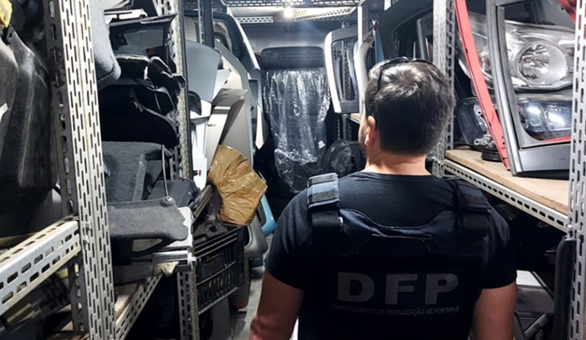 Agentes de fiscalização, guardas civis municipais e policiais vistoriaram estabelecimentos da cidade que vendem peças de veículos (Divulgação/PMMC)