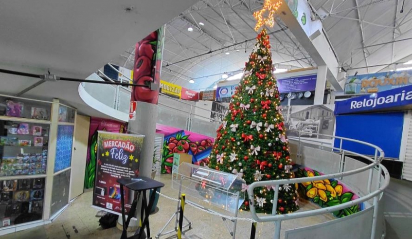 A cada R$ 50,00 em compras, o cliente recebe um cupom para concorrer a diversos brindes natalinos