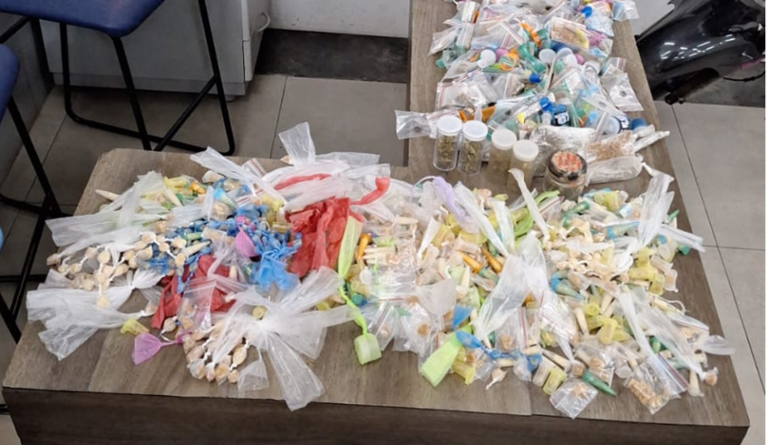 Suspeito na Vila Cléo estava com porções de diversas drogas em um saco plástico e confessou que estava vendendo as substâncias no bairro (Divulgação/PMMC)