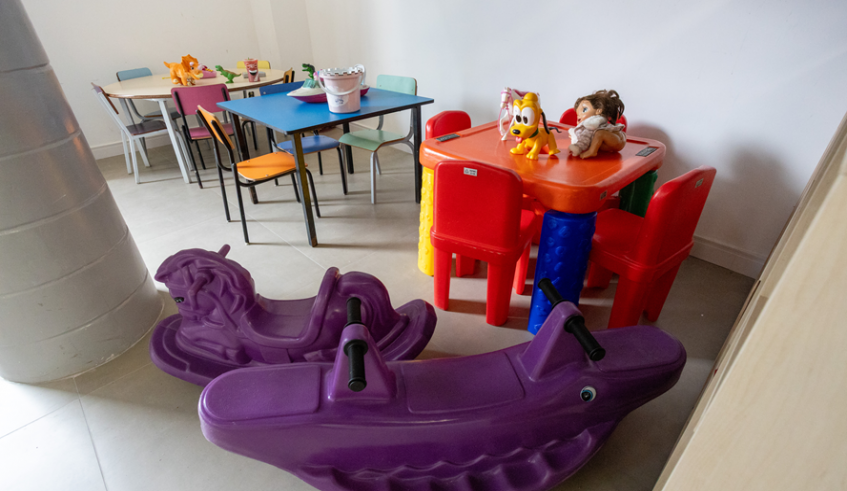 Espaço agora conta com brinquedoteca, onde as mães podem deixar as crianças enquanto são atendidas (Divulgação/PMMC)