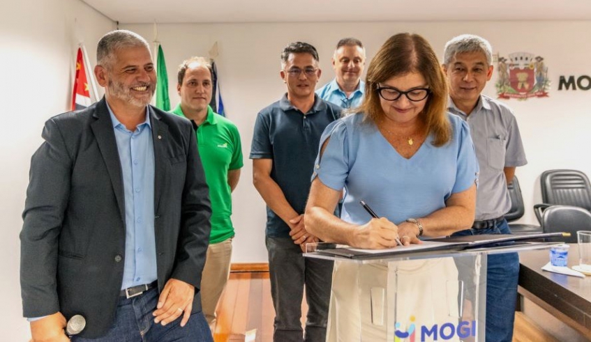 Prefeita Mara Bertaiolli assinou termo de permissão de uso da área de 1,6 mil m², para que a Adiaesp instale o posto de coleta de embalagens de defensivos agrícolas