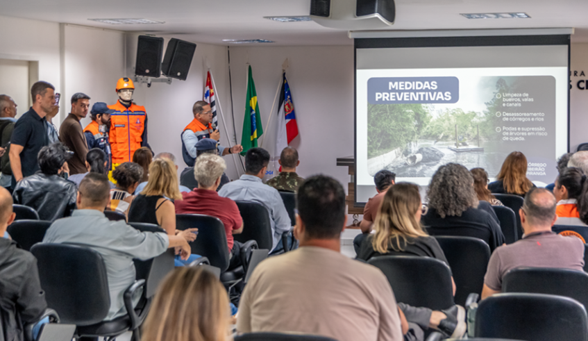 Coronel Reinaldo Nascimento, da Defesa Civil de Mogi, apresentou os detalhes técnicos da Operação Verão (Divulgação/PMMC)