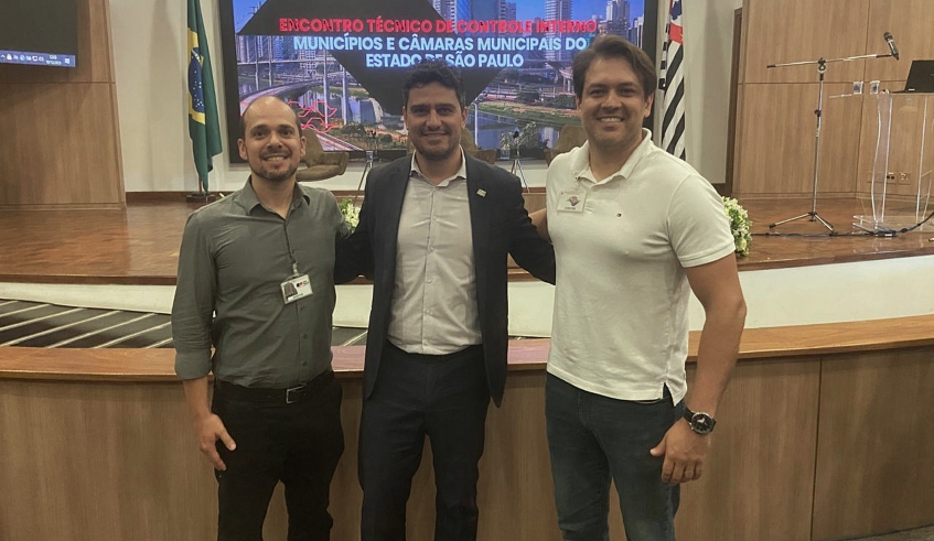 Representantes de Mogi das Cruzes ao lado do novo controlador-geral do Estado de São Paulo, Rodrigo Fontenelle (ao centro). Foto: Divulgação/PMMC