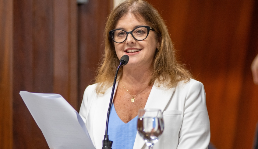 Em seu pronunciamento, prefeita Mara Bertaiolli destacou a reorganização financeira concluída em 2025 e projetou avanços em várias área durante este ano (Divulgação/PMMC)