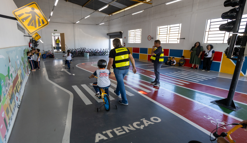 Escola Mirim de Trânsito conta com estrutura que simula uma cidade real e profissionais qualificados para ensinar de forma lúdica (Divulgação/PMMC)