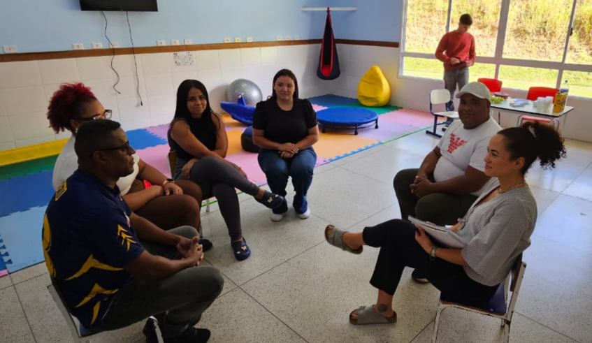 Durante a programação, a Urban95 realizou uma conversa com um grupo focal formado por pais de alunos da unidade de Educação Infantil. (Divulgação/PMMC)